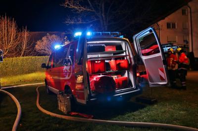 Heubach: Dachstuhlbrand in Mehrfamilienhaus - Grosseinsatz fuer mehrere Feuerwehren